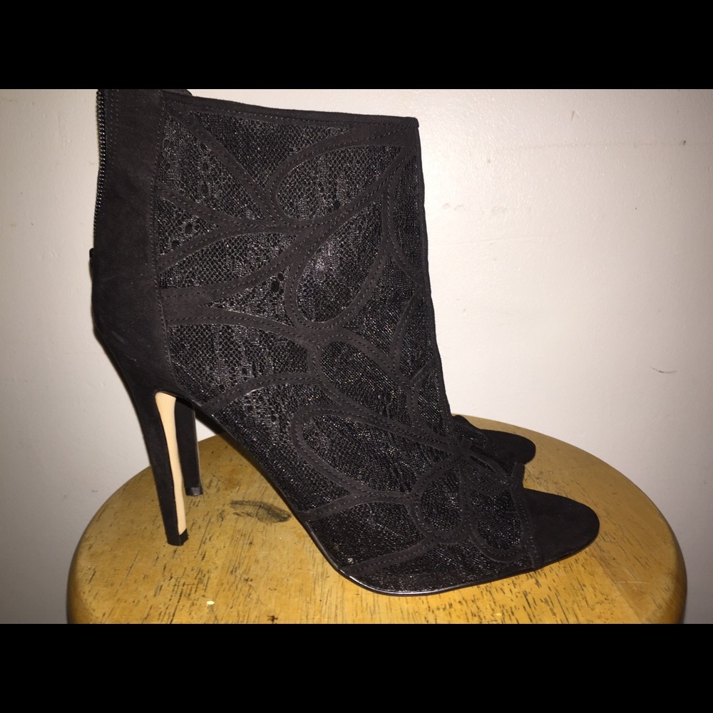 Lace bootie